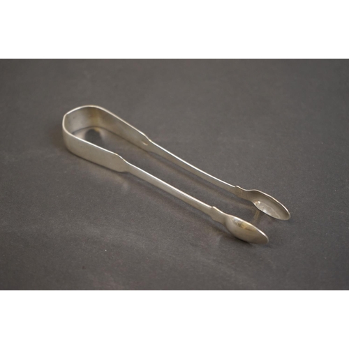 350 - A pair of fully hallmarked Georgian sterling silver sugar tongs.