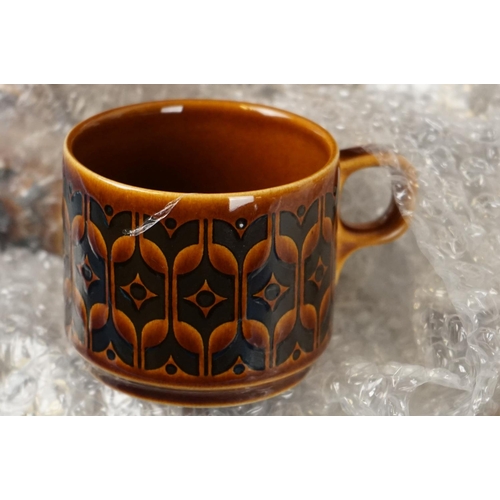 380 - A box of vintage Hornsea pottery