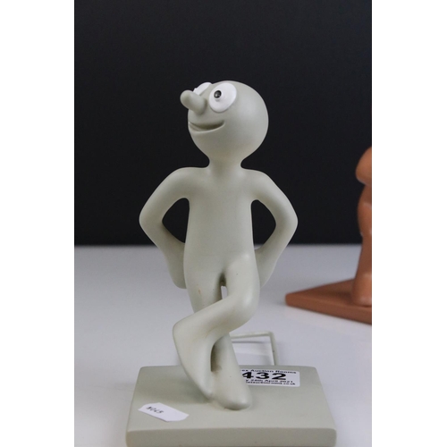 432 - A pair of bookends in the form of Morph & Chas.