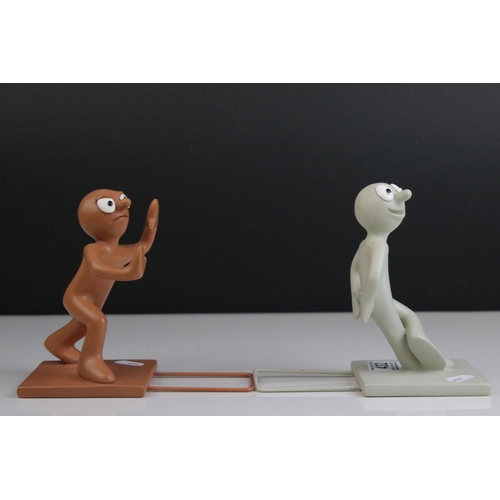 432 - A pair of bookends in the form of Morph & Chas.
