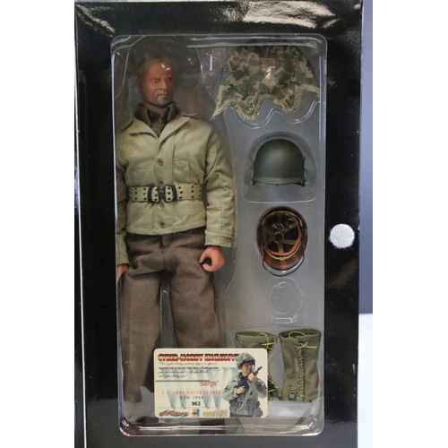 437 - A Dragon Model's 1/6th scale WW2 model of US Army squad leader 