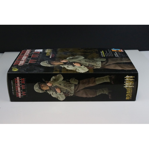 437 - A Dragon Model's 1/6th scale WW2 model of US Army squad leader 