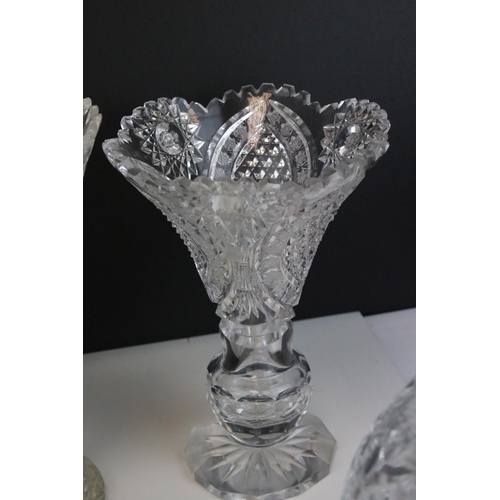 461 - A large collection of mainly crystal cut glass to include vases, bowls and glasses.