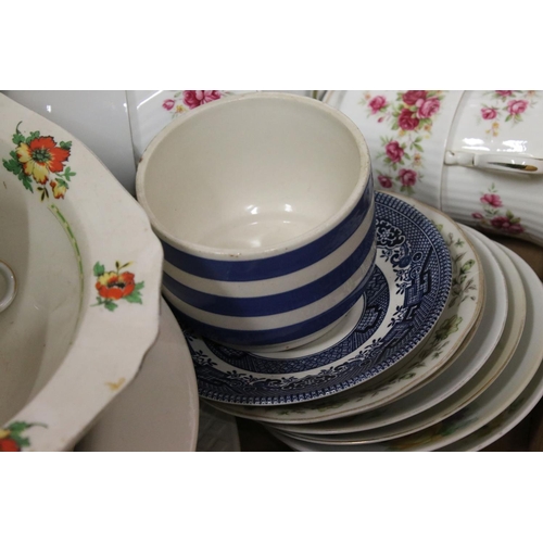468 - Selection of vintage china to include Crown Ducal, Swinnerton. Stavangerflint Norway, J & G Meakin, ... 