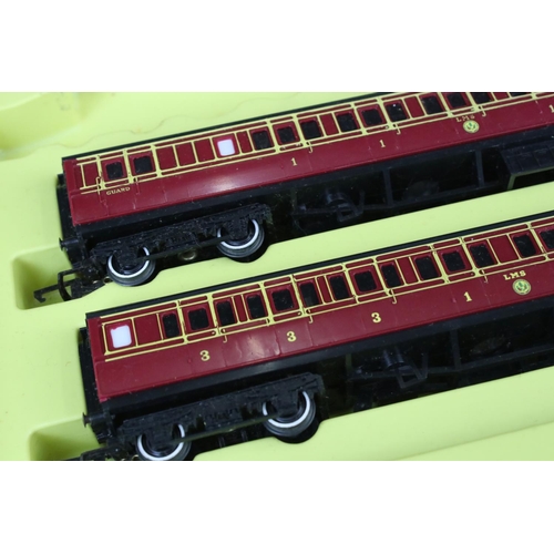 11 - Boxed Hornby OO gauge RS609 Express Passenger Set with smoke, with Duchess of Kent locomotive, 2 x c... 