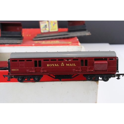 16 - Three boxed Triang OO gauge train sets to include RS25, RO and Princess Elizabeth set plus a boxed T... 