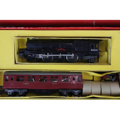 16 - Three boxed Triang OO gauge train sets to include RS25, RO and Princess Elizabeth set plus a boxed T... 