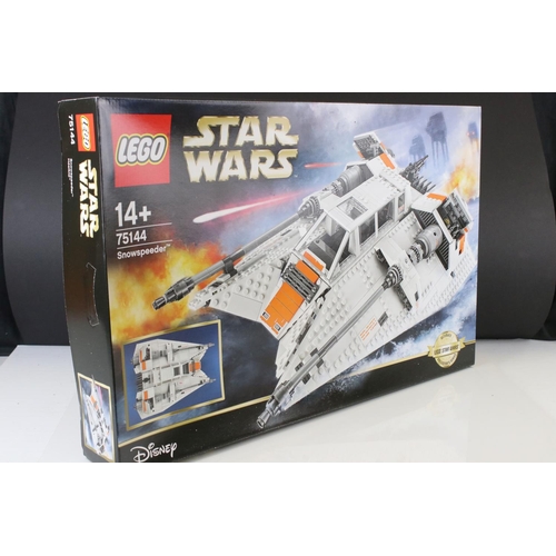195 - Lego Star Wars Ultimate Collector's Series 75144 Snowspeeder (retired).  New and sealed