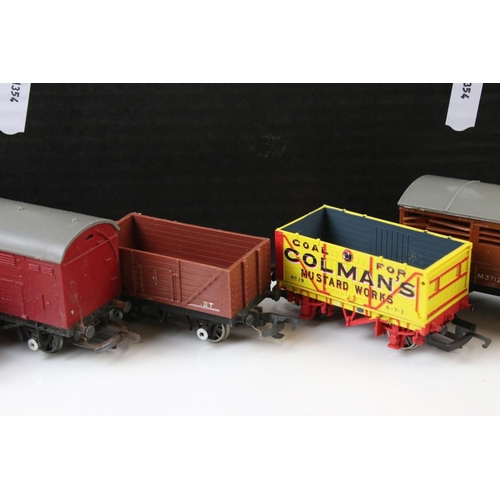 44 - 29 OO gauge items of rolling stock to include Hornby, Triang and Bachmann featuring coaches, Royal M... 