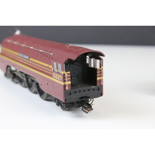 46 - Hornby OO gauge Duchess of Devonshire 4-6-2 6227 LMS locomotive