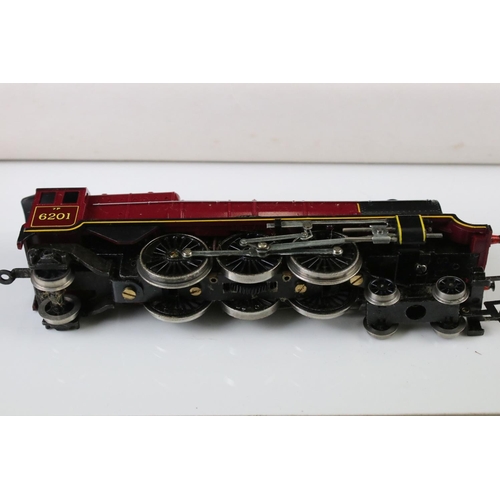 11 - Boxed Hornby OO gauge RS609 Express Passenger Set with smoke, with Duchess of Kent locomotive, 2 x c... 