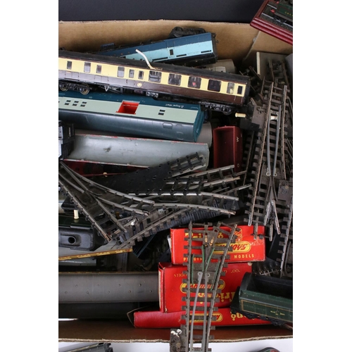 20 - Quantity of OO gauge model railway to include locomotives, rolling stock, track etc featuring Hornby... 