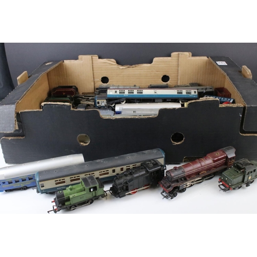 32 - Collection of OO gauge model railway to include 8 x locomotives and 16 x items of rolling stock to i... 