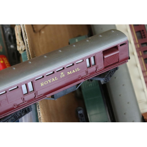 34 - Quantity of OO gauge model railway to include 16 x items of rolling stock, Transformers, tenders, lo... 