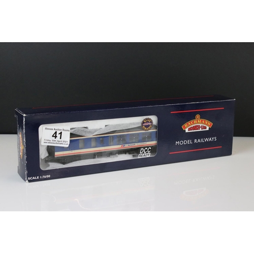 41 - Boxed Bachmann OO gauge Blue Riband 32901 Class 108 DMU 2 Car Network Southeast DCC Ready