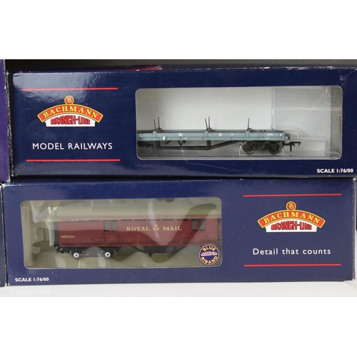 42 - 11 Boxed OO gauge items of rolling stock to include 5 x Bachmann, 5 x Hornby & Dapol featuring Bachm... 