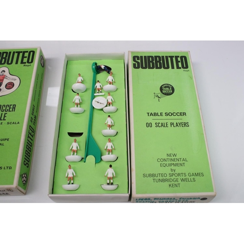 207 - Subbuteo - Five boxed HW Subbuteo teams to include Manchester City, Liverpool (some reglues), Leeds ... 