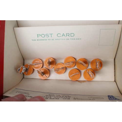 208 - Subbuteo - Collection of original Subbuteo card figures featuring 16 various teams to include Arsena... 