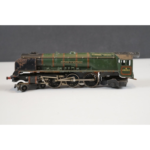 102 - Two boxed Hornby Dublo locomotives to include Duchess of Montrose within a 3211 Mallard box and 3218... 