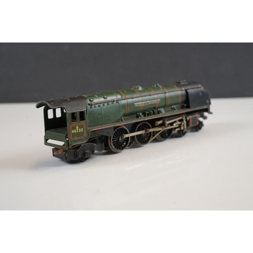 102 - Two boxed Hornby Dublo locomotives to include Duchess of Montrose within a 3211 Mallard box and 3218... 