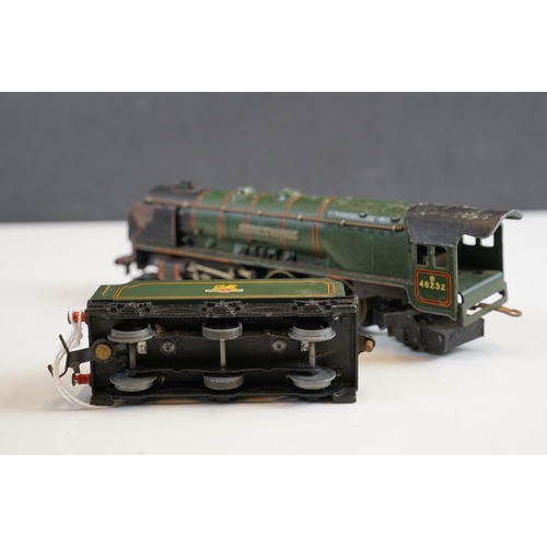 102 - Two boxed Hornby Dublo locomotives to include Duchess of Montrose within a 3211 Mallard box and 3218... 