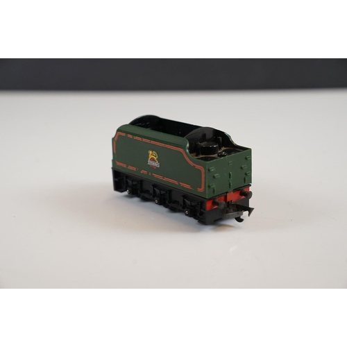 105 - Two boxed Triang OO gauge locomotives to include R53 4-6-2 Princess Elizabeth locomotive in green li... 