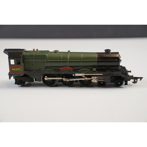 105 - Two boxed Triang OO gauge locomotives to include R53 4-6-2 Princess Elizabeth locomotive in green li... 