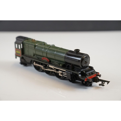 105 - Two boxed Triang OO gauge locomotives to include R53 4-6-2 Princess Elizabeth locomotive in green li... 