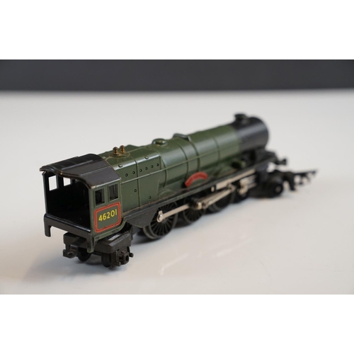 105 - Two boxed Triang OO gauge locomotives to include R53 4-6-2 Princess Elizabeth locomotive in green li... 