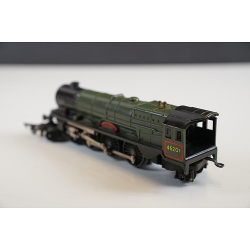 105 - Two boxed Triang OO gauge locomotives to include R53 4-6-2 Princess Elizabeth locomotive in green li... 