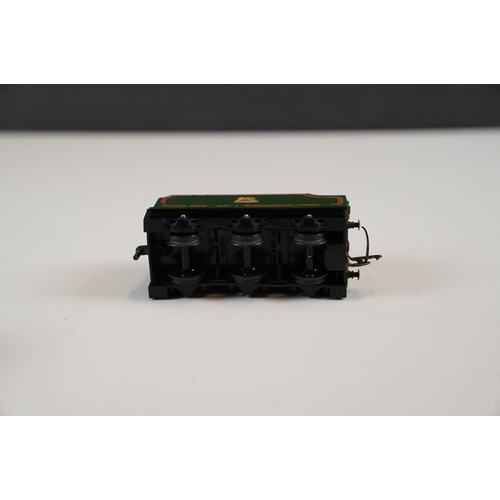 105 - Two boxed Triang OO gauge locomotives to include R53 4-6-2 Princess Elizabeth locomotive in green li... 