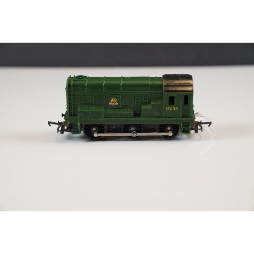 105 - Two boxed Triang OO gauge locomotives to include R53 4-6-2 Princess Elizabeth locomotive in green li... 