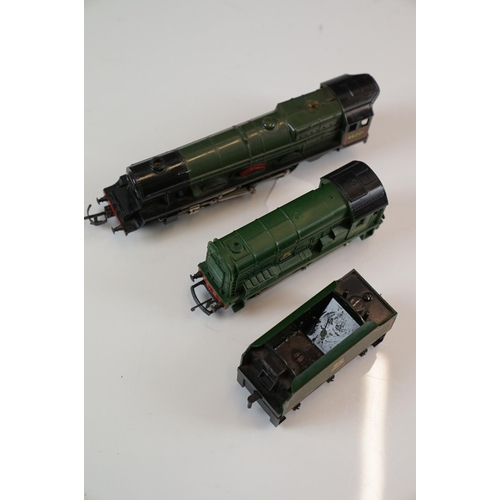 105 - Two boxed Triang OO gauge locomotives to include R53 4-6-2 Princess Elizabeth locomotive in green li... 