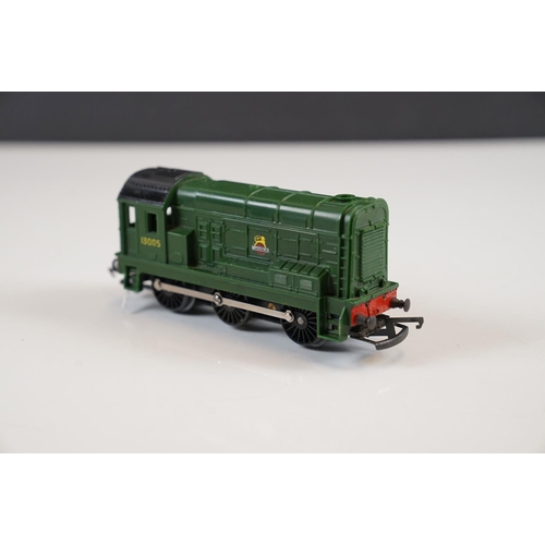 105 - Two boxed Triang OO gauge locomotives to include R53 4-6-2 Princess Elizabeth locomotive in green li... 