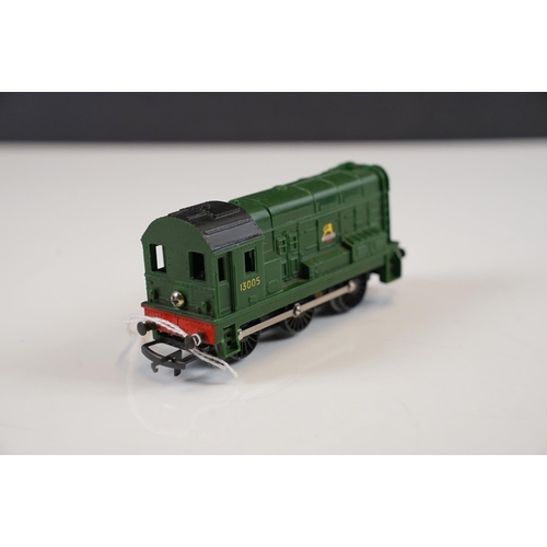 105 - Two boxed Triang OO gauge locomotives to include R53 4-6-2 Princess Elizabeth locomotive in green li... 