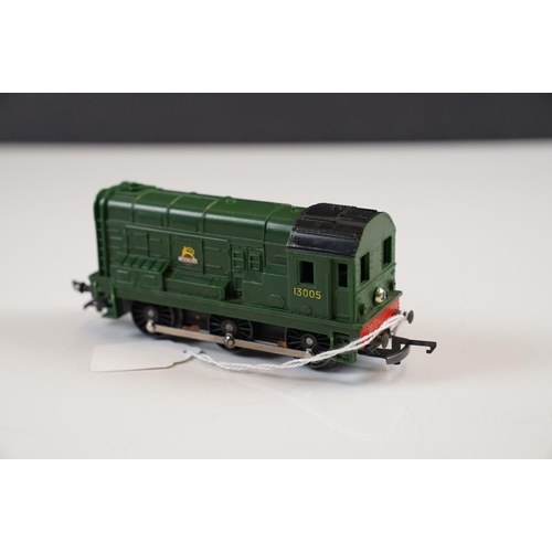 105 - Two boxed Triang OO gauge locomotives to include R53 4-6-2 Princess Elizabeth locomotive in green li... 