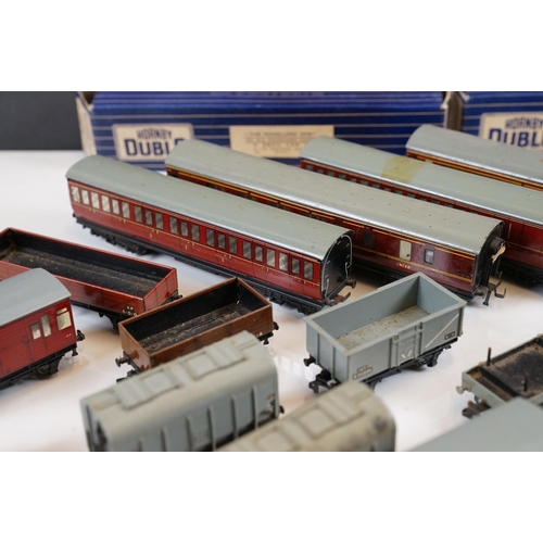 108 - 27 Hornby Dublo items of rolling stock to include 2 x boxed coaches, tankers, coaches and wagons