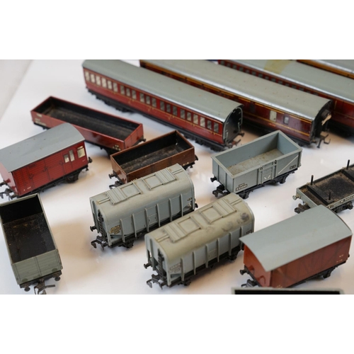 108 - 27 Hornby Dublo items of rolling stock to include 2 x boxed coaches, tankers, coaches and wagons