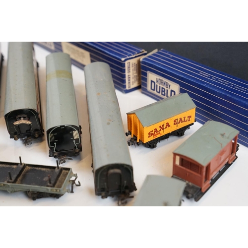 108 - 27 Hornby Dublo items of rolling stock to include 2 x boxed coaches, tankers, coaches and wagons