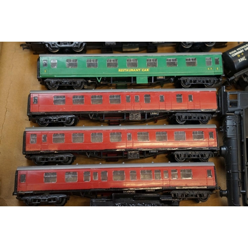 62 - 16 OO gauge items of rolling stock to include Hornby and Kitmaster plus a group of plastic kit built... 