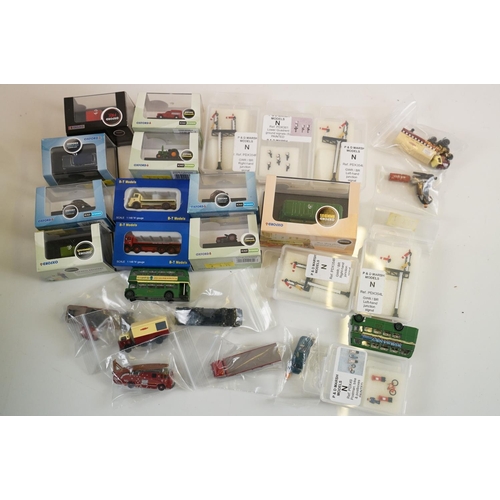 93 - Quantity of N gauge scenery and trackside accessories to include mainly boxed items, features P&D mo... 