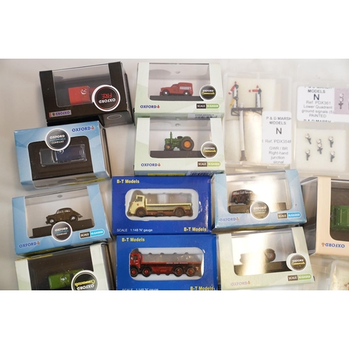 93 - Quantity of N gauge scenery and trackside accessories to include mainly boxed items, features P&D mo... 