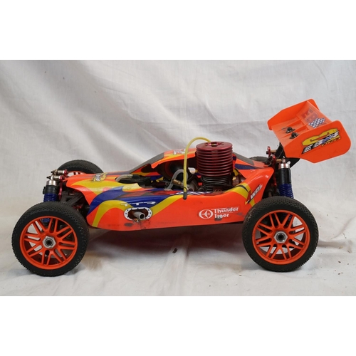 401 - A Thunder Tiger EB-4 S2.5 Pro 1/8 scale nitro buggy 4WD.