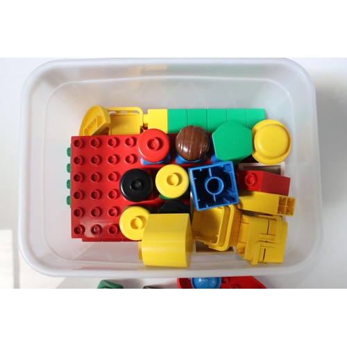 183 - A large collection of Lego to include set 6380 Ambulance Station, 6372 Cottage, 6501 Black Car, 6522... 
