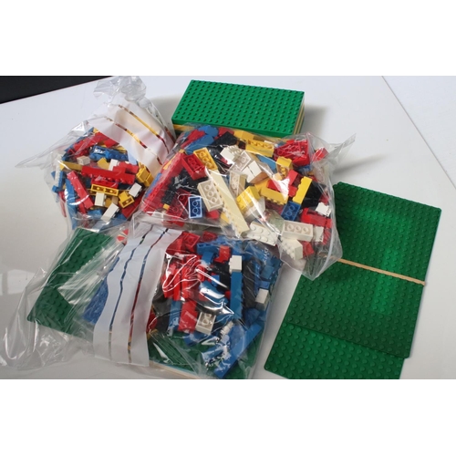 183 - A large collection of Lego to include set 6380 Ambulance Station, 6372 Cottage, 6501 Black Car, 6522... 