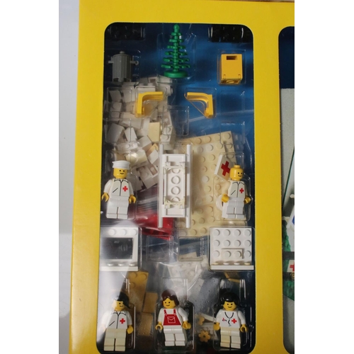 183 - A large collection of Lego to include set 6380 Ambulance Station, 6372 Cottage, 6501 Black Car, 6522... 