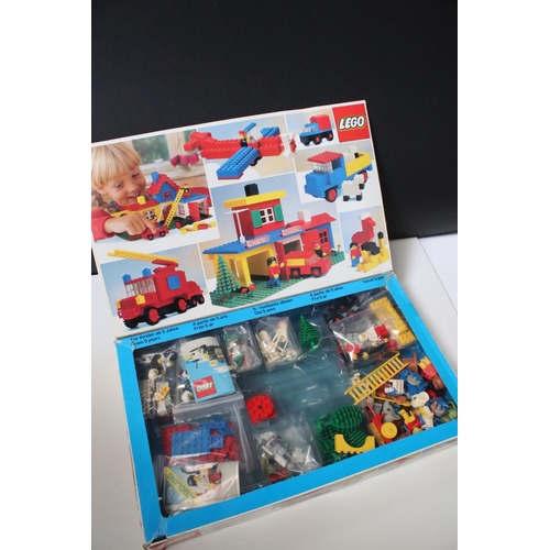 183 - A large collection of Lego to include set 6380 Ambulance Station, 6372 Cottage, 6501 Black Car, 6522... 