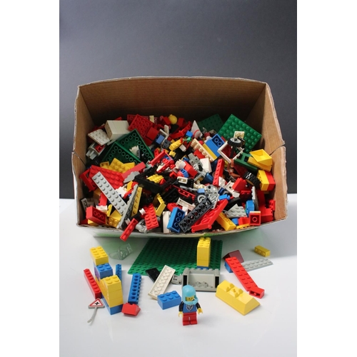222 - Lego - Quantity of circa 1980s Lego bricks and accessories