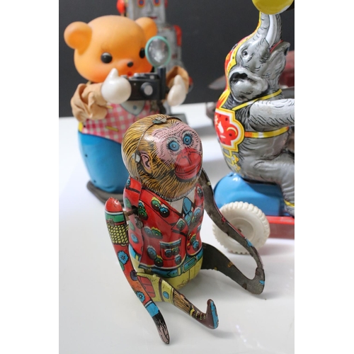 228 - Collection of ten tin plate toys, to include clockwork car,  robots, mouse photographer, elephant on... 
