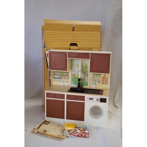 186 - A collection of vintage 1980's Sindy accessories to include 44486 Washing machine unit, 44487 Fridge... 